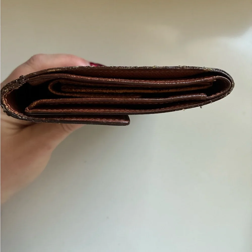 Louis Vuitton- Authentic 🍀 Large Brown Monogram Clutch - Picture 11 of 14